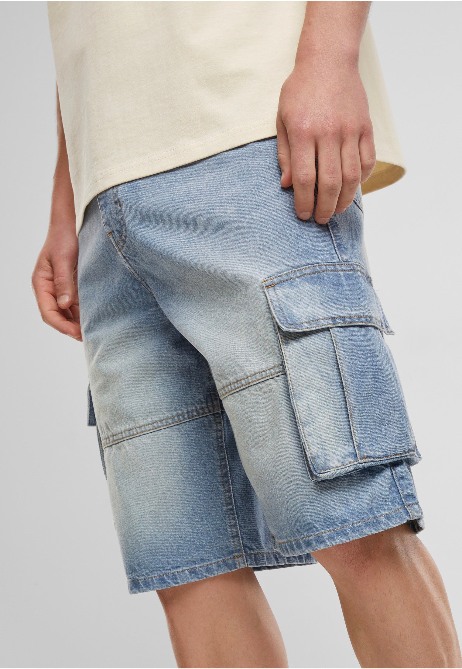 Urban Classics - Relaxed Denim Cargo New Light Blue Dirty Washed - Shorts | Men-Image